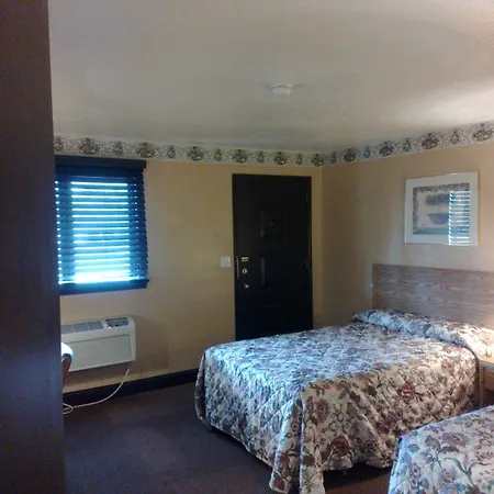 Colonial Inn Mercer-Grove City-3