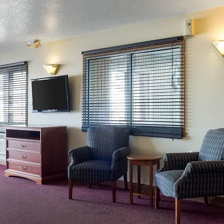 Rodeway Inn West Fargo Main Ave-3
