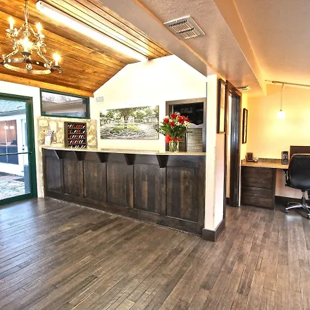 Peach Tree Inn & Suites-2