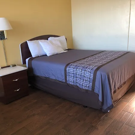 Economy Inn Okeechobee-3