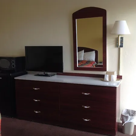 Economy Inn Okeechobee-2