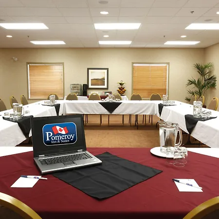 Pomeroy Inn And Suites Chetwynd-2