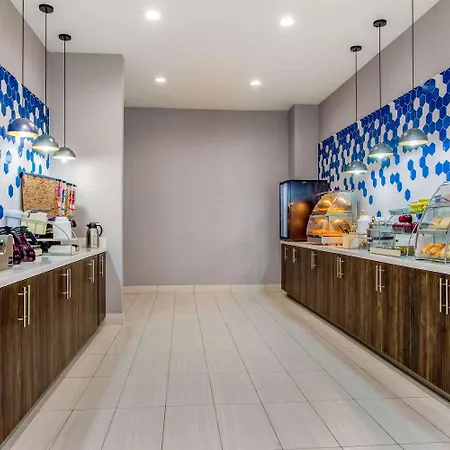 La Quinta Inn & Suites By Wyndham Northlake Ft. Worth-3