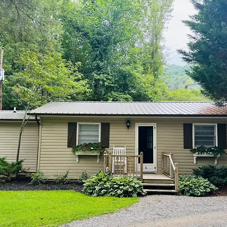 Cozy Creek Cottages-3