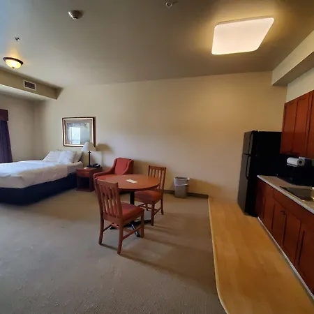 Clarion Hotel & Suites Williston-2