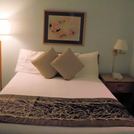 The Cedars Inn Hotel & Convention Centre-2