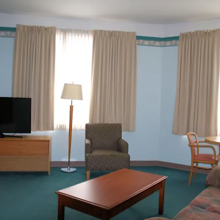 The Cedars Inn Hotel & Convention Centre-3