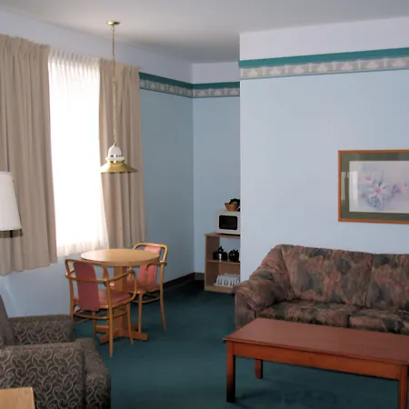 The Cedars Inn Hotel & Convention Centre-3