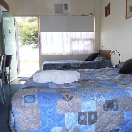 Black Swan Waterfront Motel (Adults Only)-2