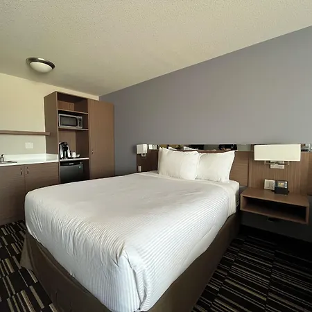 Microtel Inn & Suites By Wyndham Fort Saint John-2
