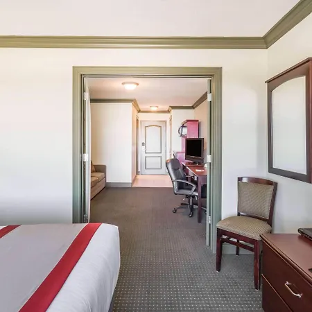 Ramada By Wyndham Hinton-3