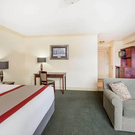 Ramada By Wyndham Hinton-2