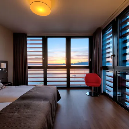 Lake Geneva Hotel-3