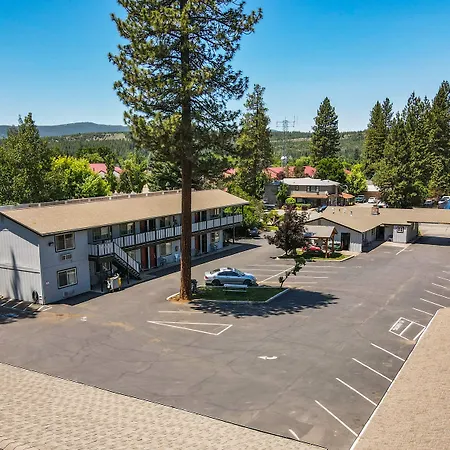 Charm Motel & Suites-3