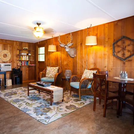 Whispering Winds Motel-2