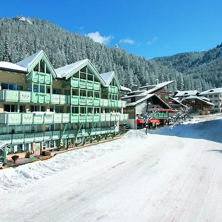 Hotel Dolomiti Schloss-3