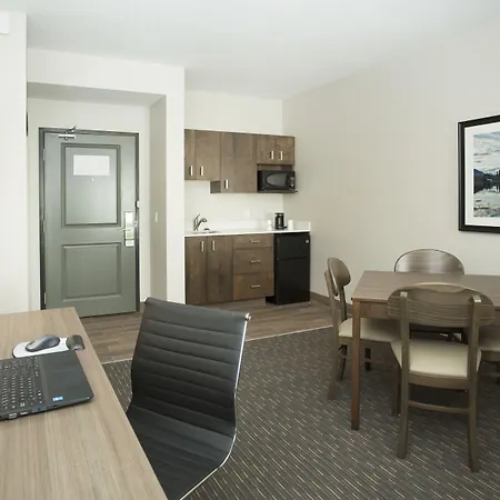 Wingate By Wyndham Calgary Airport-3