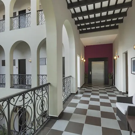 Decanter Hotel-3