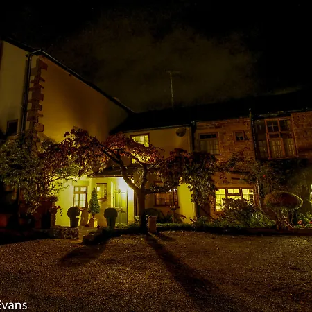 Lea House Bed And Breakfast-3