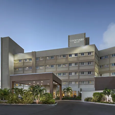 Courtyard By Marriott Nassau Downtown/Junkanoo Beach-3