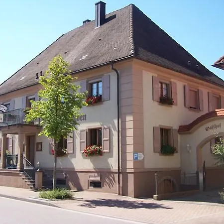 Hotel Loewen Garni-3
