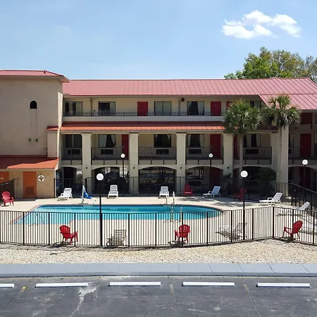 Tricove Inn & Suites-2