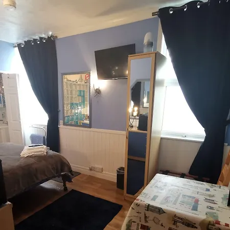 Aquarius B&B-2