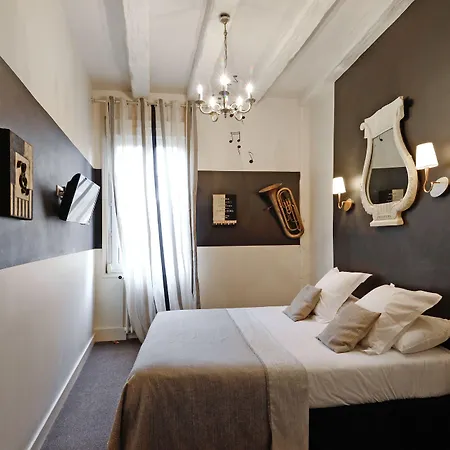Logis Hotel Restaurant Le Cheval Blanc-3