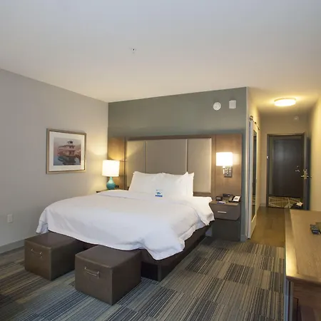Hampton Inn & Suites St. Paul Downtown-3