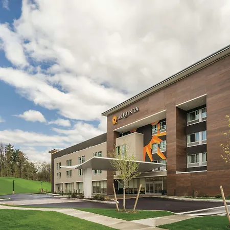 La Quinta Inn & Suites By Wyndham Clifton Park Saratoga Area 1749 Route 9-2