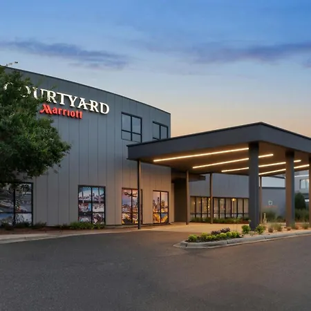 Courtyard Charlotte Airport North-3