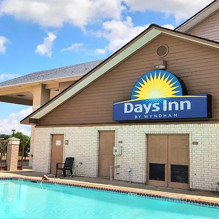 Days Inn By Wyndham Navasota-3