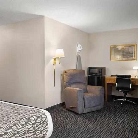 Super 8 By Wyndham Lewistown-3