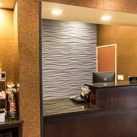 Cobblestone Hotel & Suites - Stevens Point-3