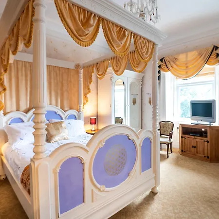 Enchanted Manor-3