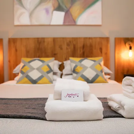 Jardinets Guest House-3