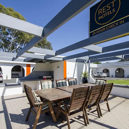 Rest Motels-2