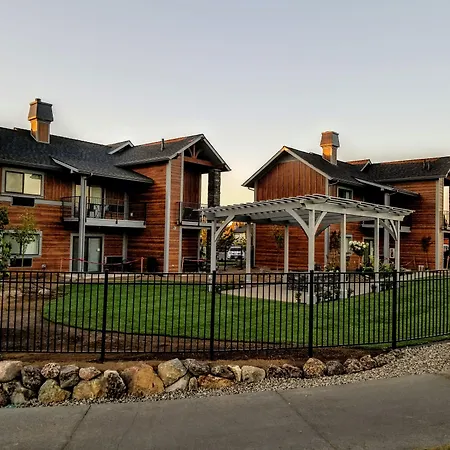 Resort At Eagle Point Golf Club Lodging-3