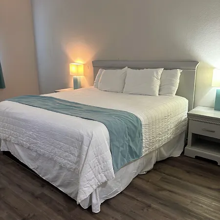 Deluxe Inn & Suites-2