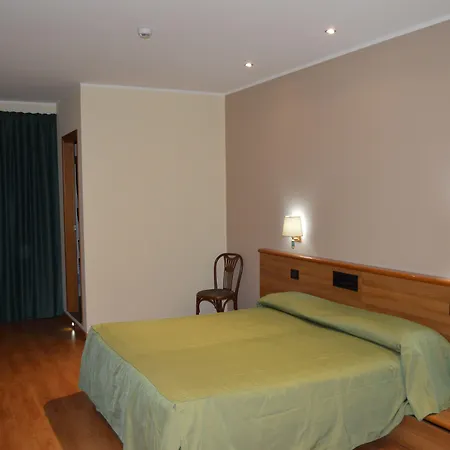 Canadian Hotel-3