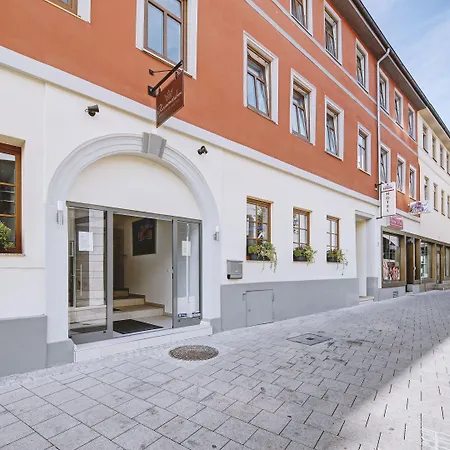 Boutique-Hotel Kronenstuben - unschlagbare Zentrumsnähe direkt am Marstall&Marktplatz - Schloss in 3 Min - Frühstück - Langzeitmiete-2