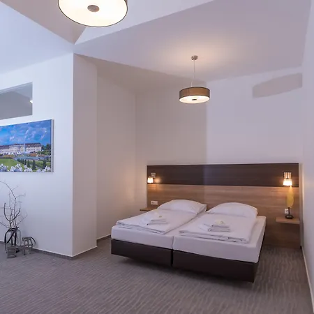Boutique-Hotel Kronenstuben - Unschlagbare Zentrumsnaehe Direkt Am Marstall & Marktplatz - Schloss In 3 Min - Fruehstueck - Langzeitmiete-2