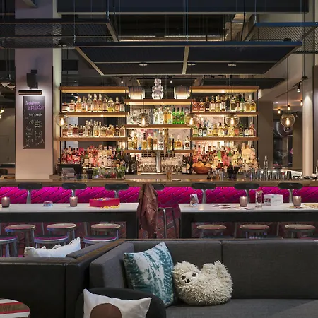 Moxy Chicago Downtown-2