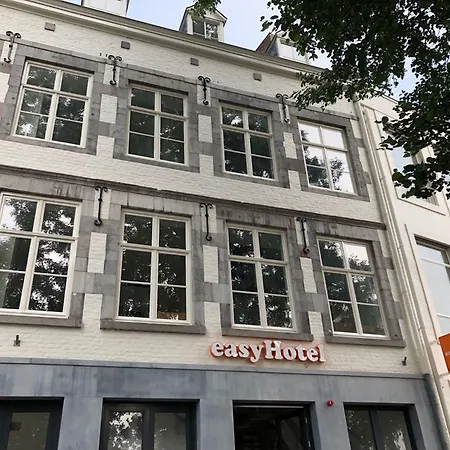 Easyhotel Maastricht City Centre-3