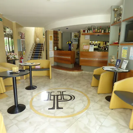 Hotel Poker-2