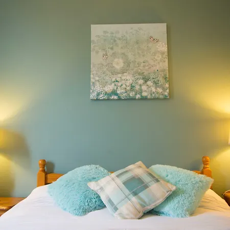 Compton Guest House-3