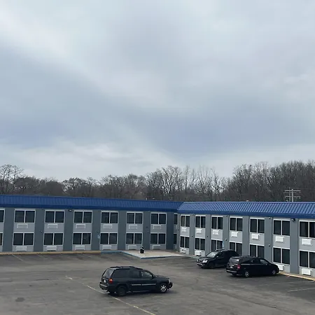 Days Inn & Suites By Wyndham Norton Shores Muskegon-3