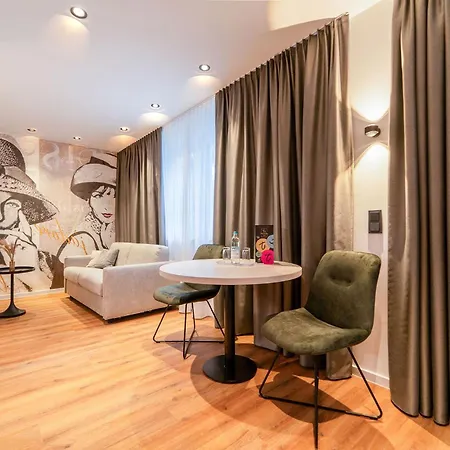Hotel Am Triller - Hotel & Serviced Apartments - Pool & Relax Lounge-2