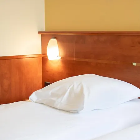 Brit Hotel Agen - L'Aquitaine-3