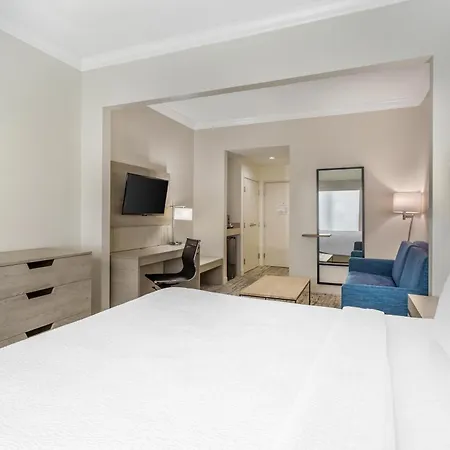 Best Western Plus Airport Inn & Suites-2